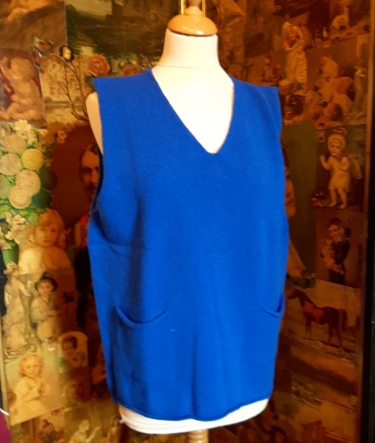 Eribe Corry V-Neck Tank Top in Speedwell